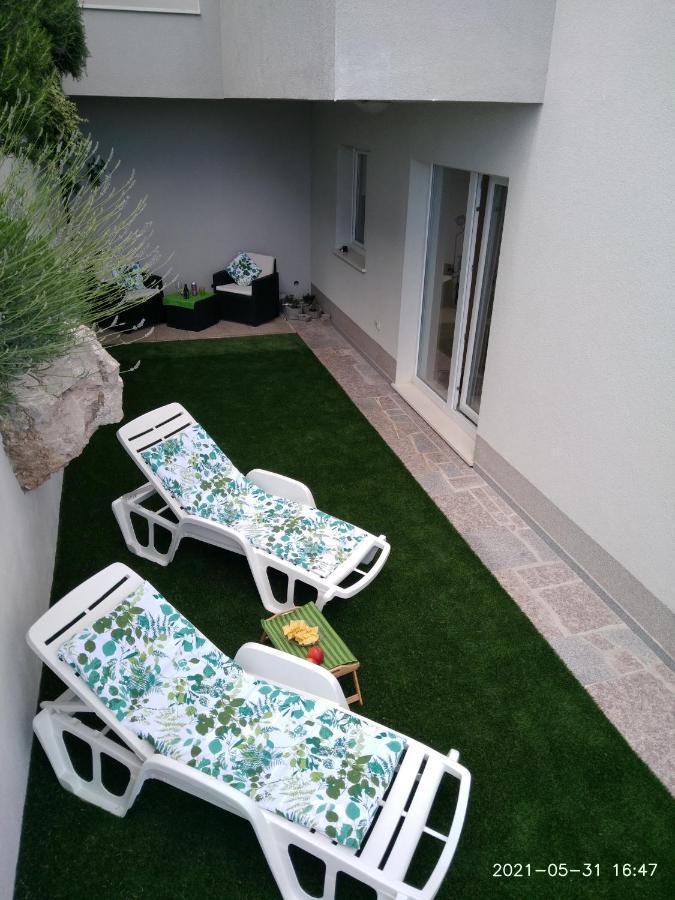 Private Pool And Sea View Apartment Omis Exterior photo
