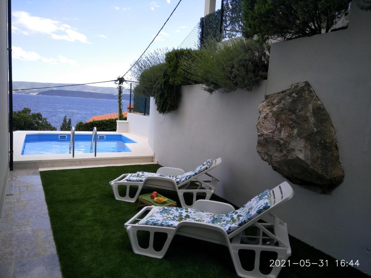 Private Pool And Sea View Apartment Omis Exterior photo